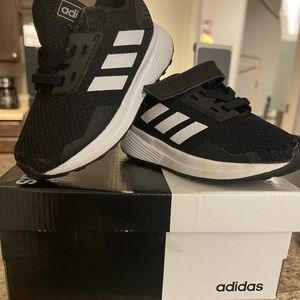 Adidas toddler boy Adidas Size 7 with the box.
